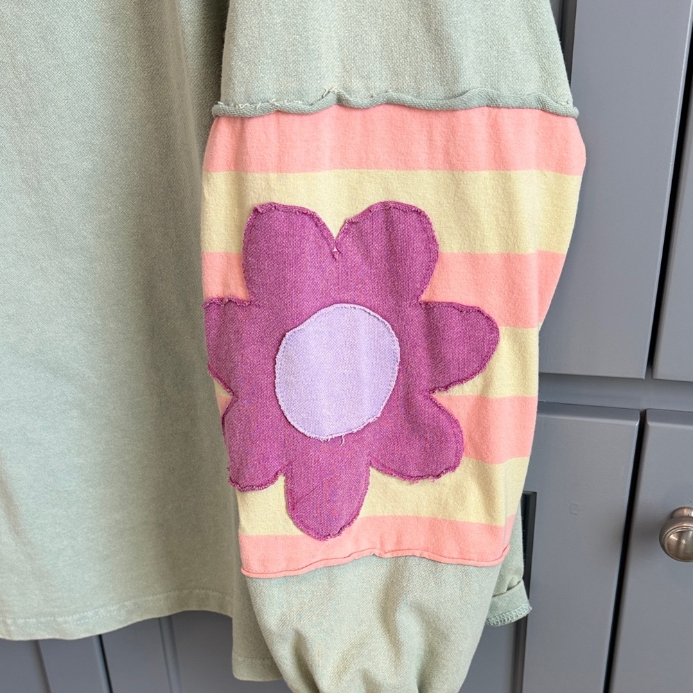 Easel Sage Green Flower Patch Long Sleeve Top  Large - Picture 4 of 5